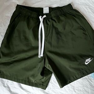 Nike Club Flow Woven Short. Size M